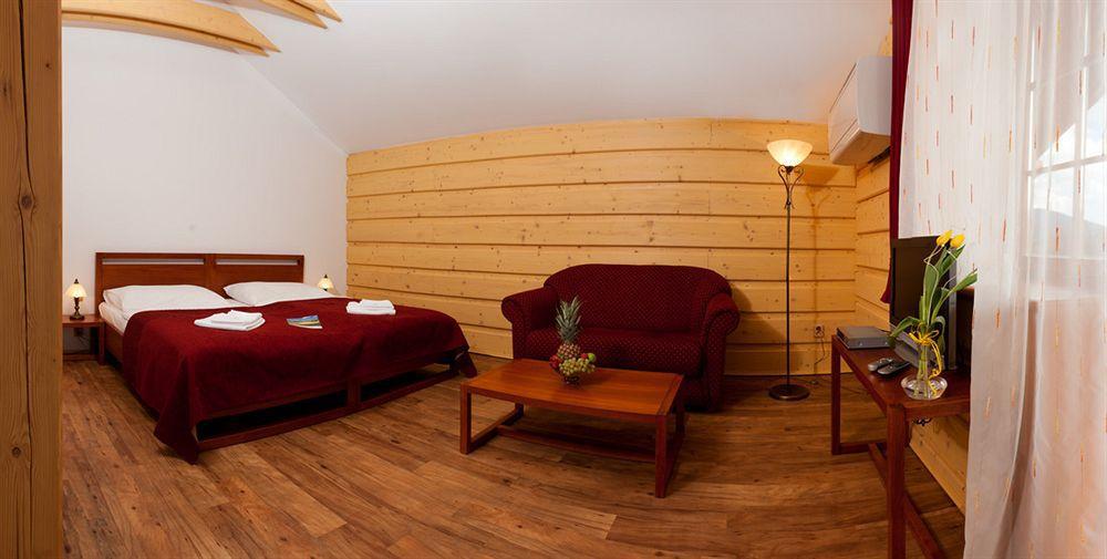 Green Inn Hotel Остравице Экстерьер фото