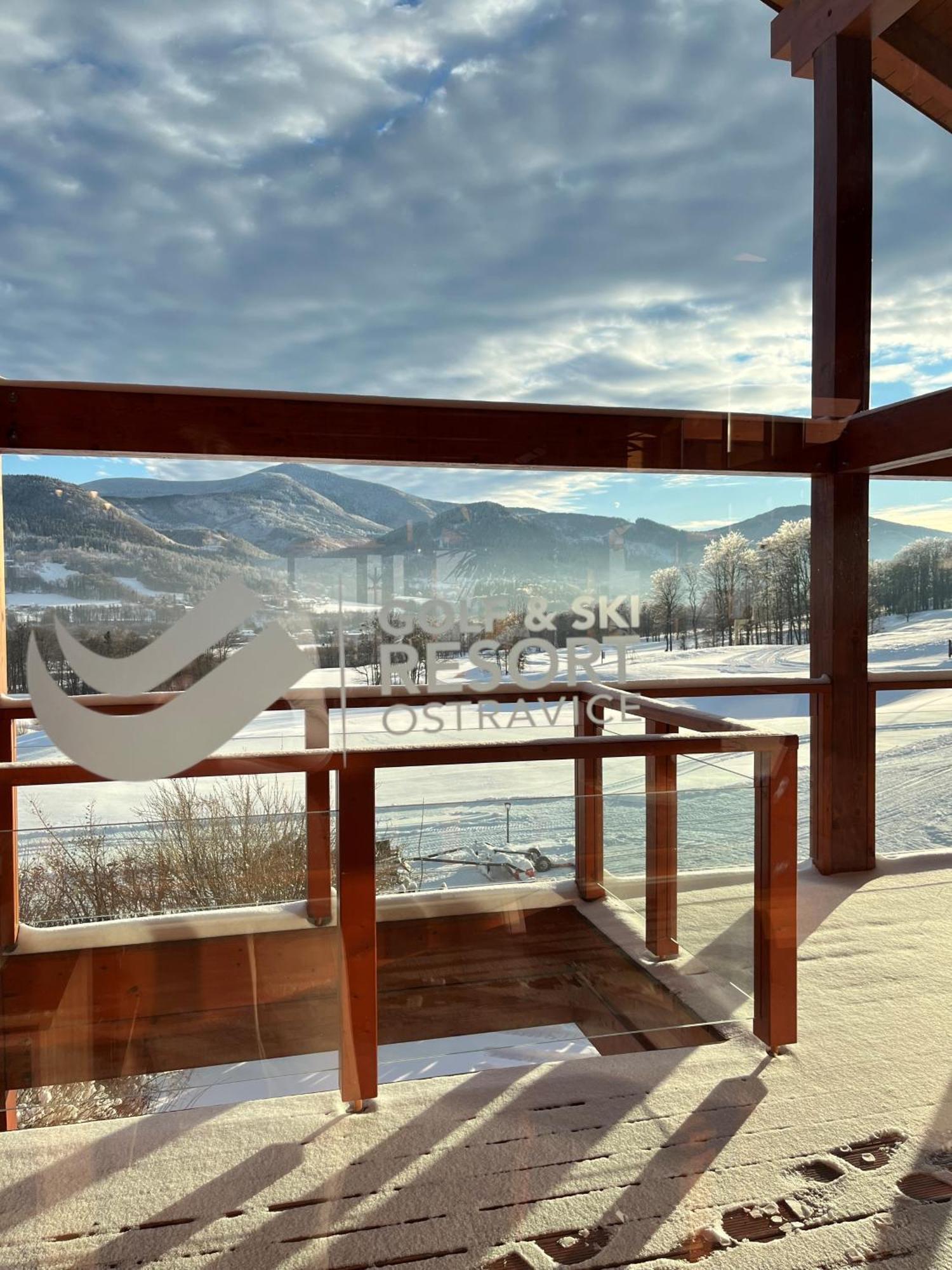 Green Inn Hotel Остравице Экстерьер фото