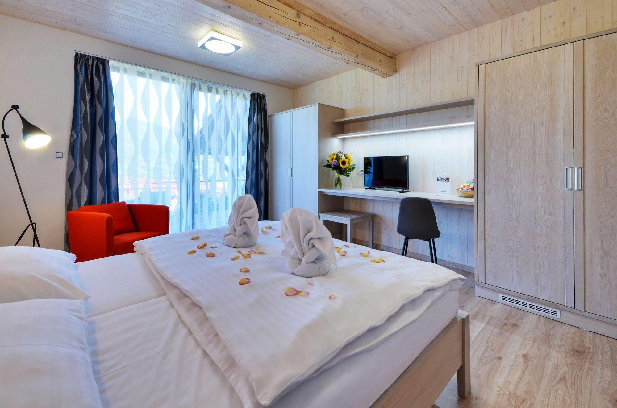 Green Inn Hotel Остравице Экстерьер фото