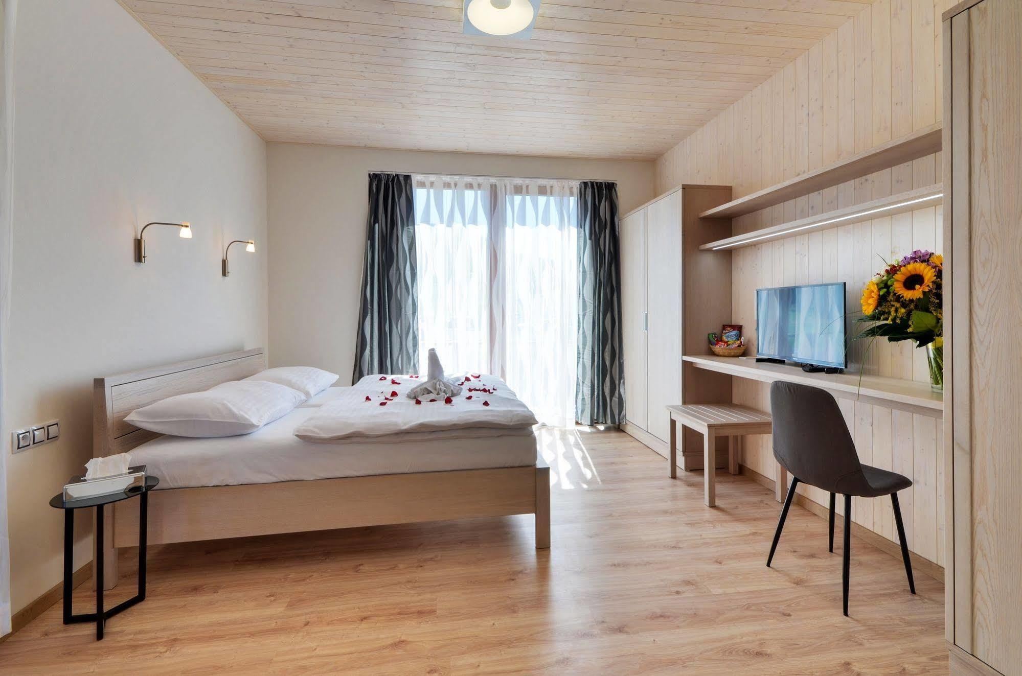 Green Inn Hotel Остравице Экстерьер фото